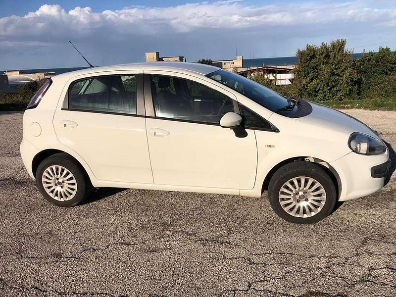Usata Fiat Punto Evo Dynamic 69 CV (50 kW) 2009 Bianco Utilitaria