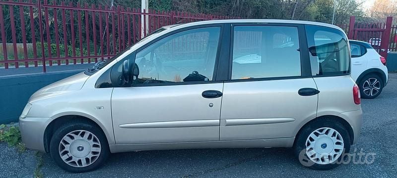 Usata Fiat Multipla 120 CV (88 kW) 2010 Giallo Monovolume