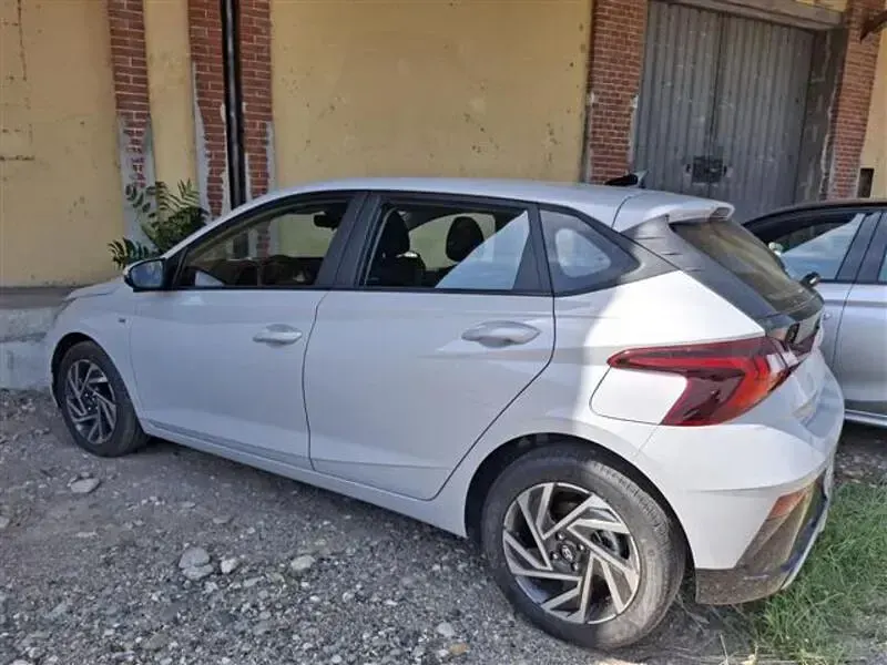 Usata Hyundai i20 2023 Grigio chiaro Utilitaria