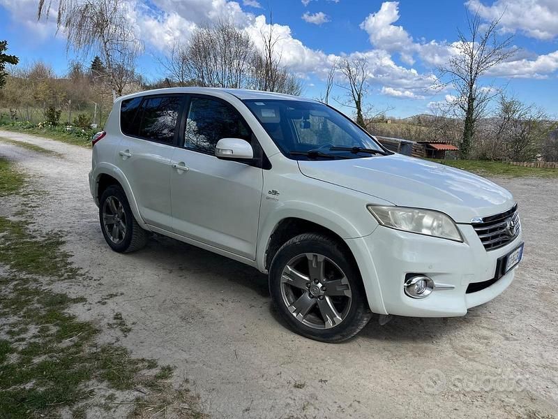 Usata Toyota RAV4 Executive 150 CV (110 kW) 2010 Bianco SUV