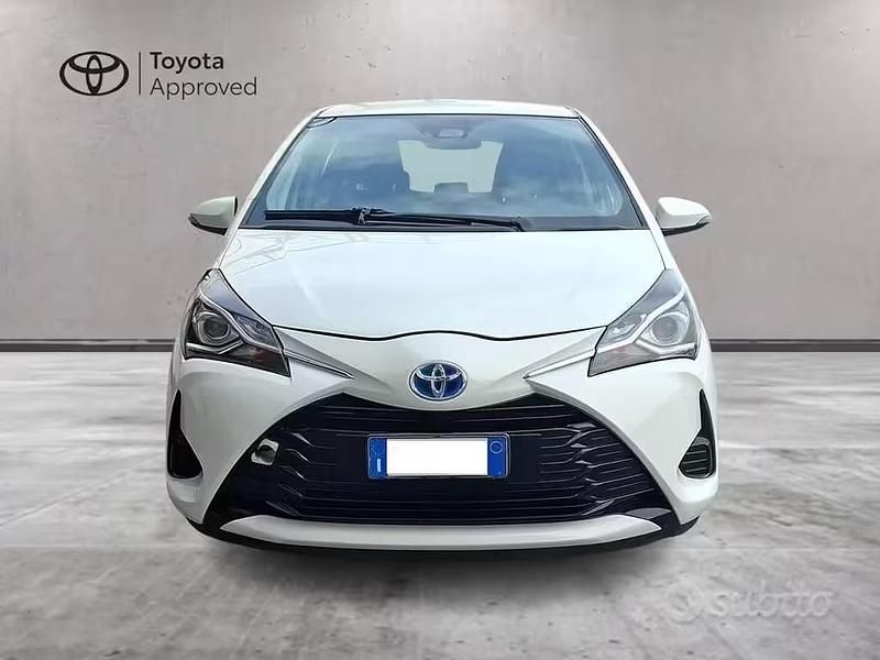 Usata Toyota Yaris Hybrid Active 101 CV (74 kW) 2017 Bianco Berlina