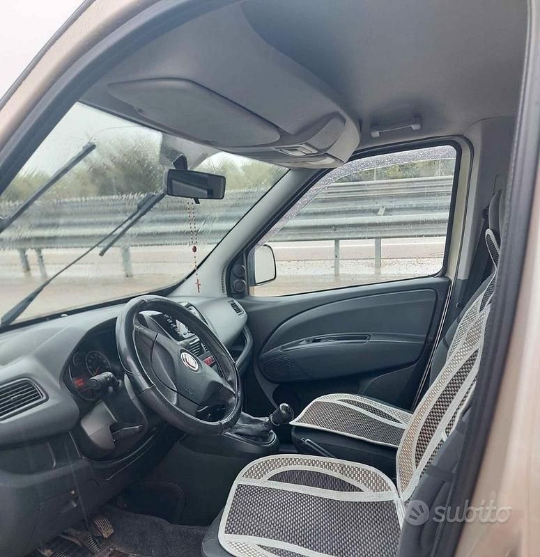 Usata Fiat Doblò Emotion 104 CV (76 kW) 2012 Marrone Monovolume