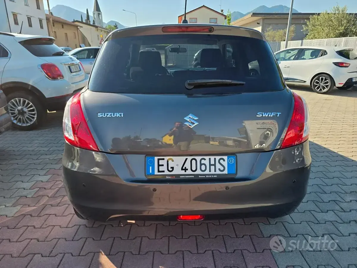 Usata Suzuki Swift 94 CV (69 kW) 2011 Grigio Utilitaria
