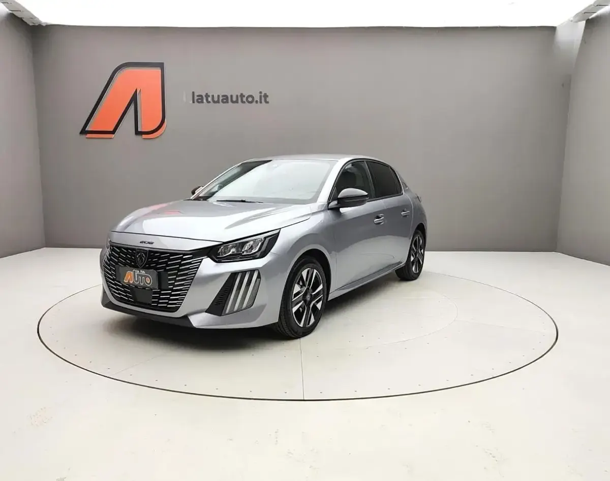 Usata Peugeot 208 Allure 101 CV (74 kW) 2025 Utilitaria