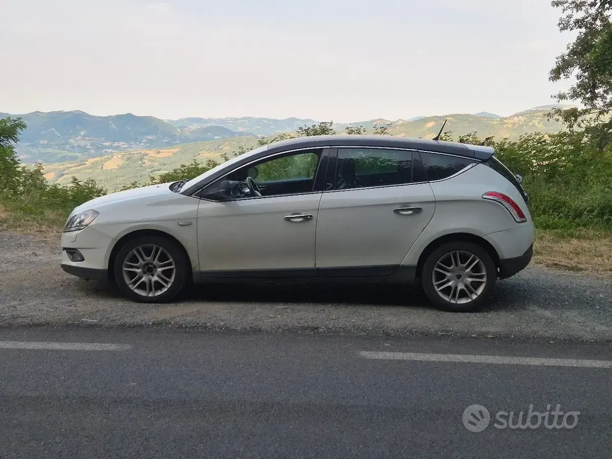Usata Lancia Delta 120 CV (88 kW) 2012 Bianco Utilitaria