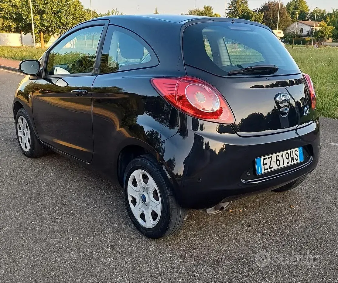Usata Ford Ka 67 CV (49 kW) 2015 Nero Berlina