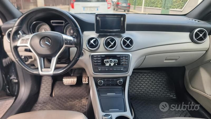 Usata Mercedes CLA220 Premium 170 CV (125 kW) 2013 Nero Berlina