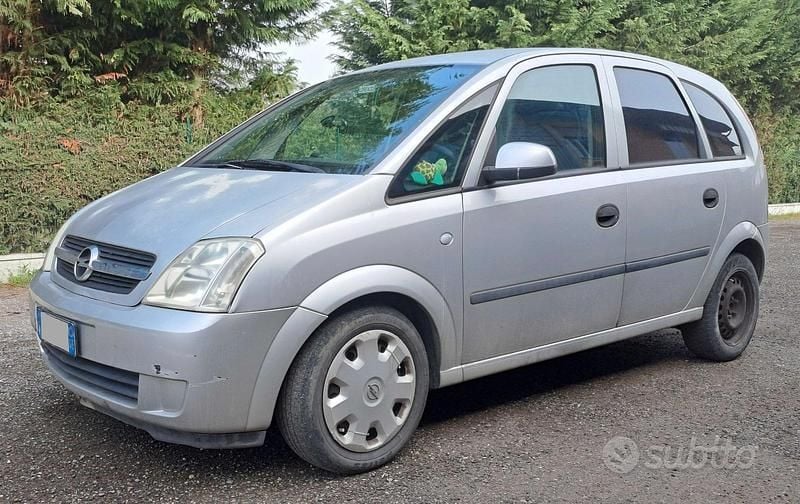 Usata Opel Meriva 101 CV (74 kW) 2005 Grigio Monovolume