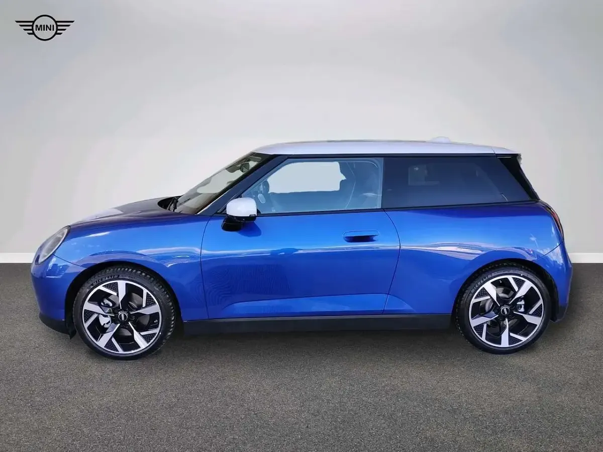 Usata Mini Cooper Classic 135 kW (184 CV) 2024 Blu/azzurro Utilitaria