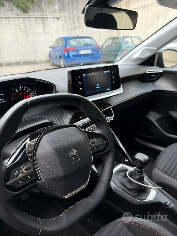 Usata Peugeot 208 101 CV (74 kW) 2021 Nero Utilitaria