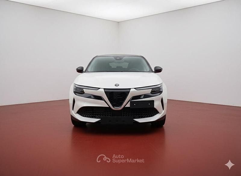 Nuova Alfa Romeo Junior Edizione Speciale 136 CV (100 kW) 2025 Bianco con tetto nero SUV