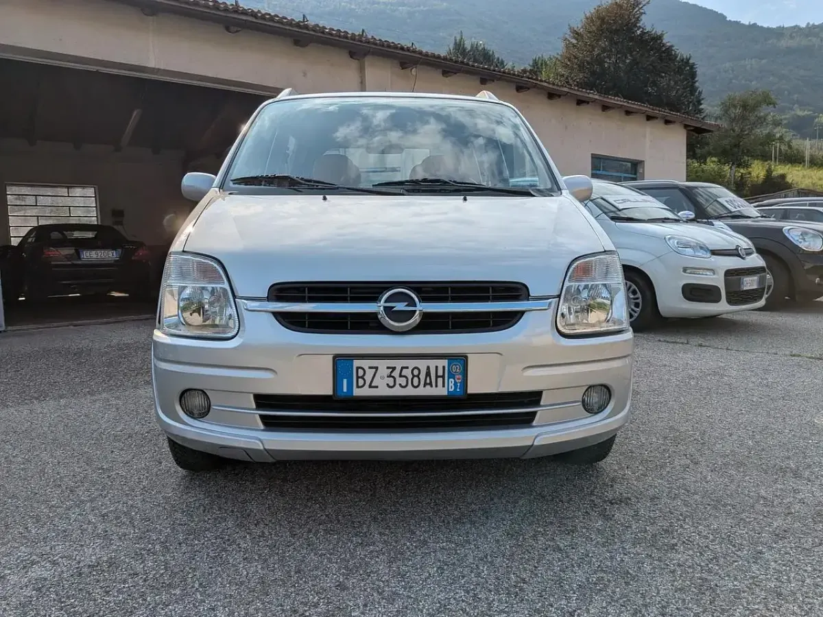 Usata Opel Agila Njoy 75 CV (55 kW) 2002 Argento Monovolume