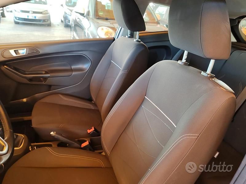 Usata Ford Fiesta 75 CV (55 kW) 2014 Blu Utilitaria