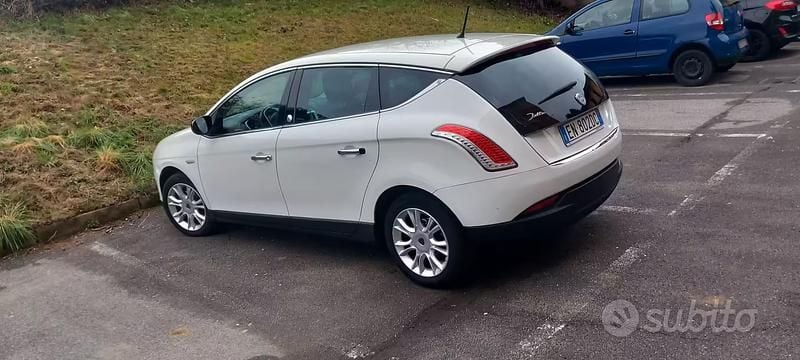 Usata Lancia Delta 120 CV (88 kW) 2013 Bianco Utilitaria