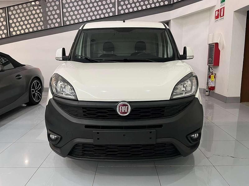 Käytetty Fiat Doblò Lounge 95 HP (69 kW) 2021 Valkoinen Tila-auto
