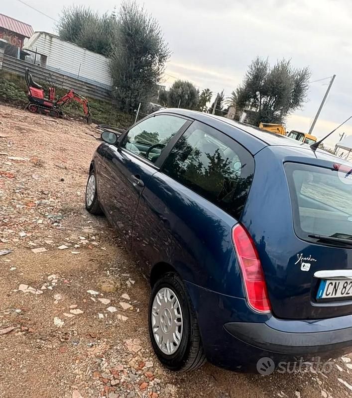 Usata Lancia Ypsilon 60 CV (44 kW) 2005 Blu Utilitaria