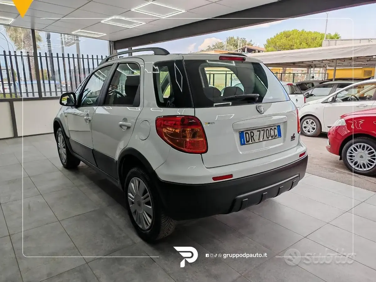 Usata Fiat Sedici Dynamic 107 CV (78 kW) 2008 Bianco SUV