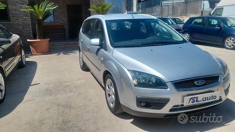 Usata Ford Focus S 110 CV (80 kW) 2006 Grigio Station wagon