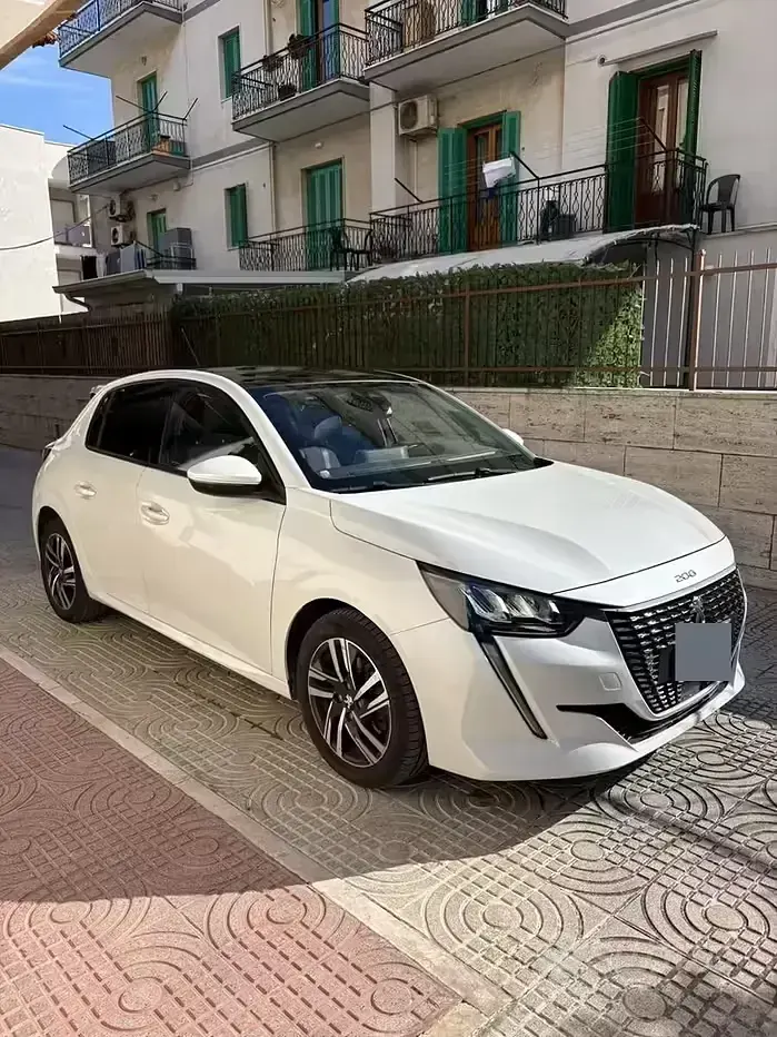 Usata Peugeot 208 101 CV (74 kW) 2020 Bianco Utilitaria