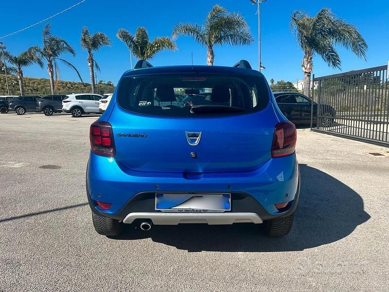 Usata Dacia Sandero Stepway 90 CV (66 kW) 2017 Blu Berlina
