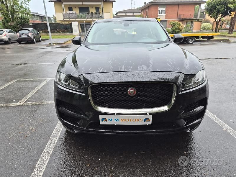 Usata Jaguar F-Pace Portfolio 180 CV (132 kW) 2019 Nero SUV