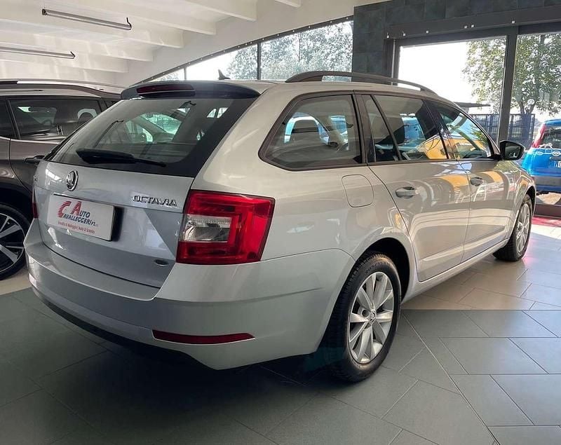 Usata Skoda Octavia Executive 150 CV (110 kW) 2018 Argento Station wagon