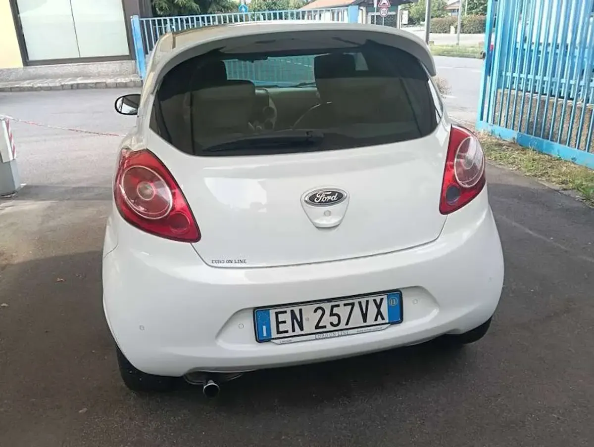 Usata Ford Ka Titanium 75 CV (55 kW) 2013 Bianco Utilitaria
