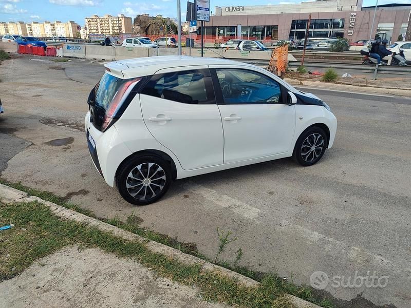 Usata Toyota Aygo Cool 69 CV (50 kW) 2017 Bianco Utilitaria