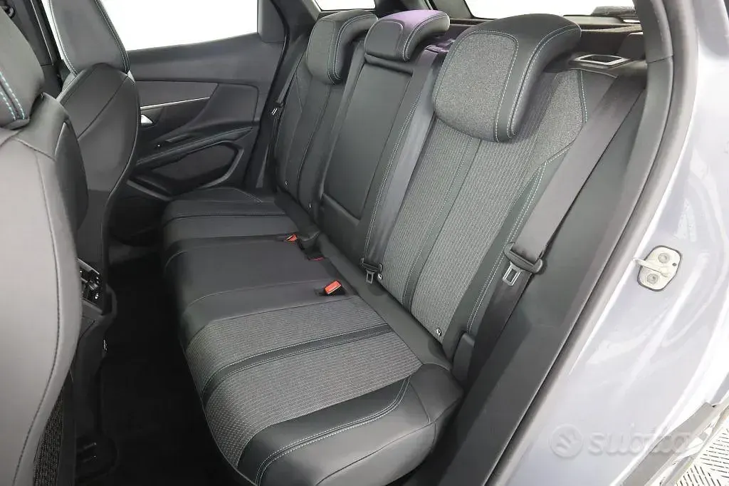 Usata Peugeot 3008 Allure 131 CV (96 kW) 2021 Grigio artense SUV