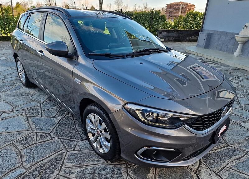 Usata Fiat Tipo Business 120 CV (88 kW) 2020 Beige Station wagon