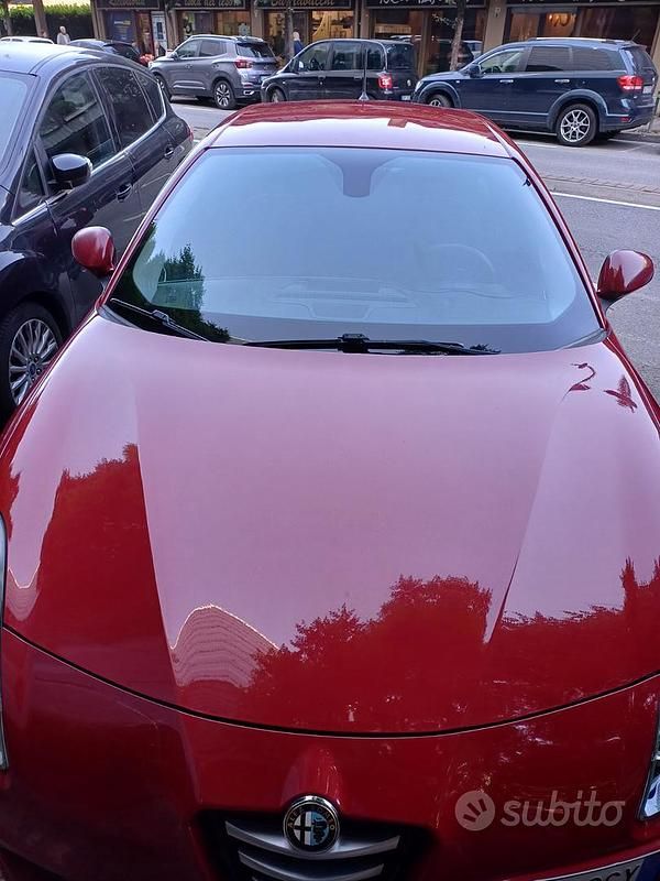 Rosso Usata 2015 Alfa Romeo Giulietta Progression Due volumi | 9950 € (Buon prezzo) - Immagine 1/4