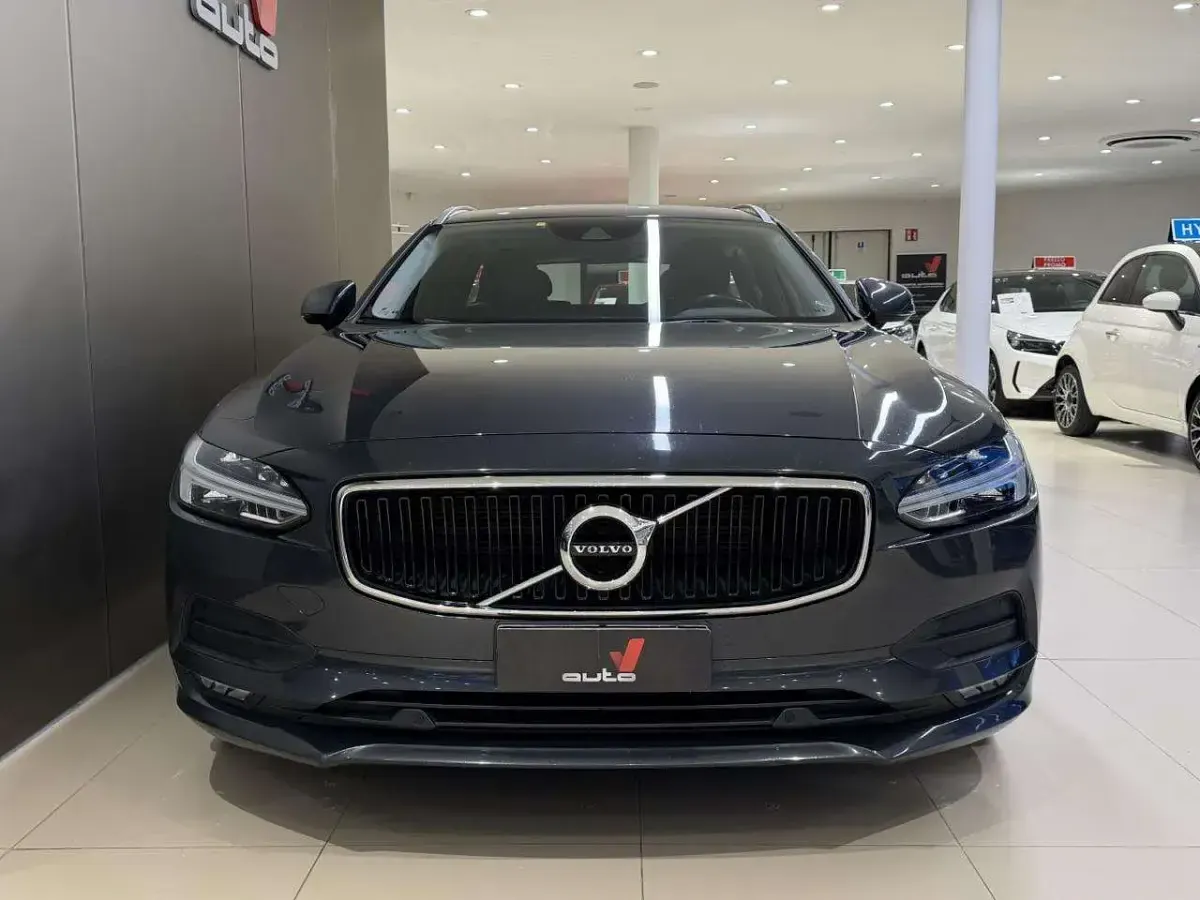 Usata Volvo V90 Momentum 190 CV (139 kW) 2017 Grigio scuro Station wagon