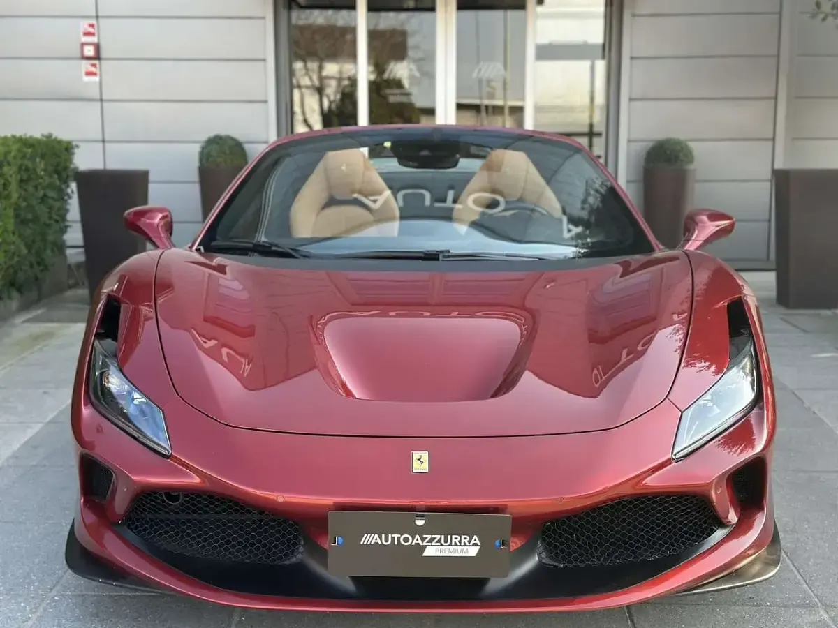 Usata Ferrari F8 721 CV (530 kW) 2022 Rosso Cabrio