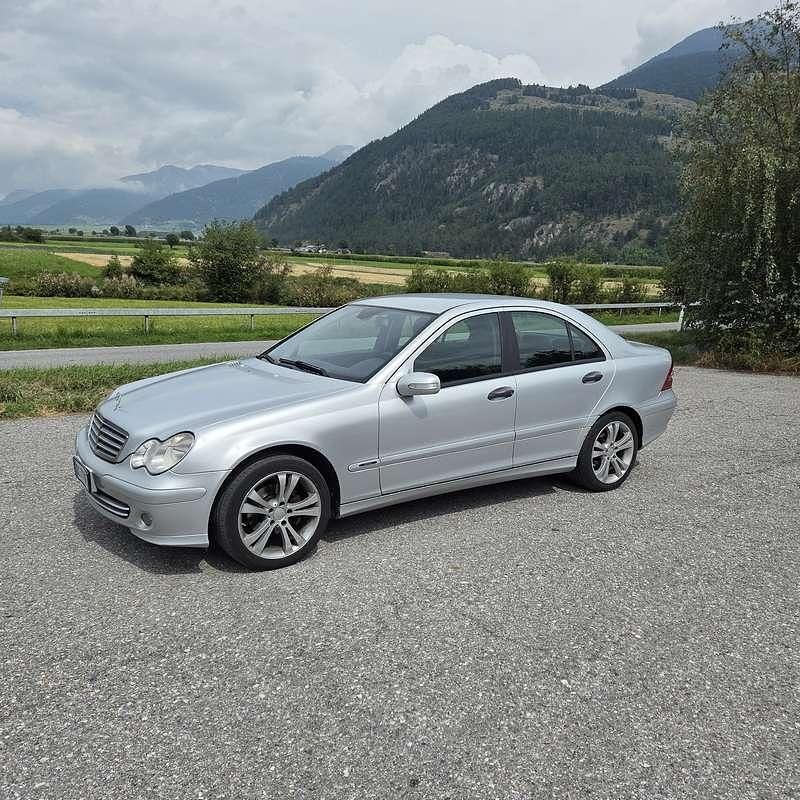 Usata Mercedes C220 Classic 150 CV (110 kW) 2005 Argento Berlina