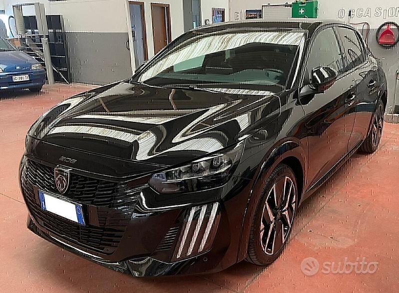 Usata Peugeot 208 GT 101 CV (74 kW) 2024 Nero Utilitaria