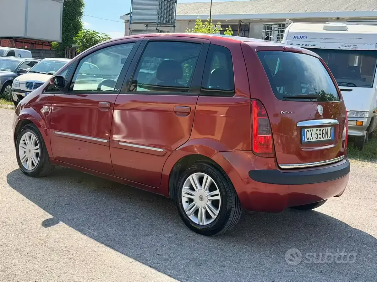Usata Lancia Musa 95 CV (69 kW) 2005 Rosso Monovolume