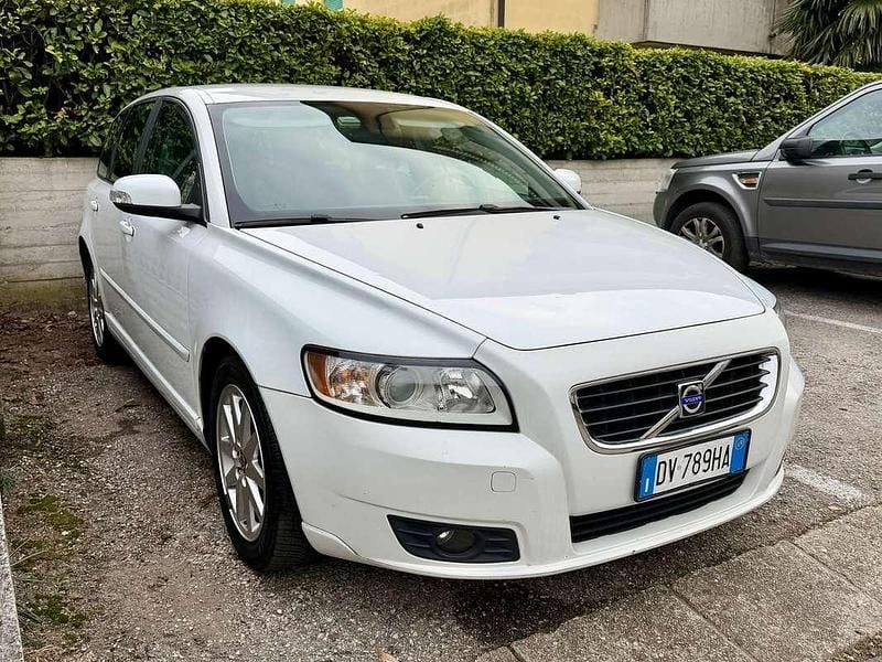 Usata Volvo V50 Momentum 180 CV (132 kW) 2010 Bianco Station wagon
