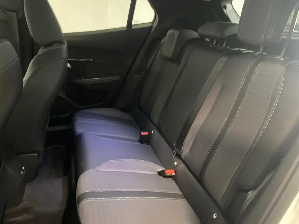 Usata Peugeot e-2008 Allure 100 kW (136 CV) 2021 Bianco SUV