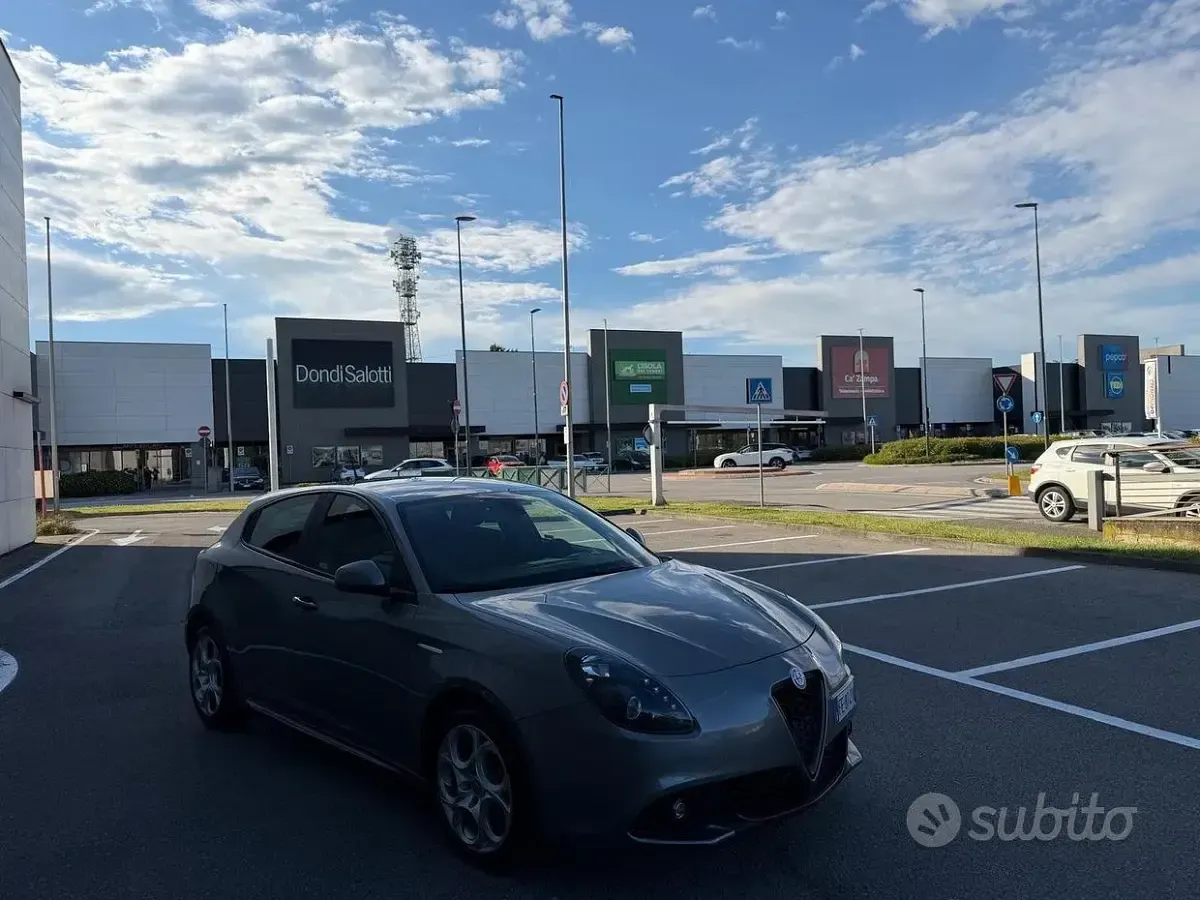 Usata Alfa Romeo Giulietta Super 150 CV (110 kW) 2016 Grigio Utilitaria