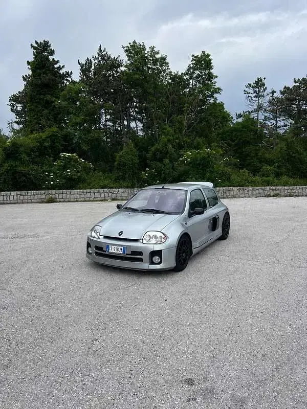 Usata Renault Clio II 226 CV (166 kW) 2001 Berlina