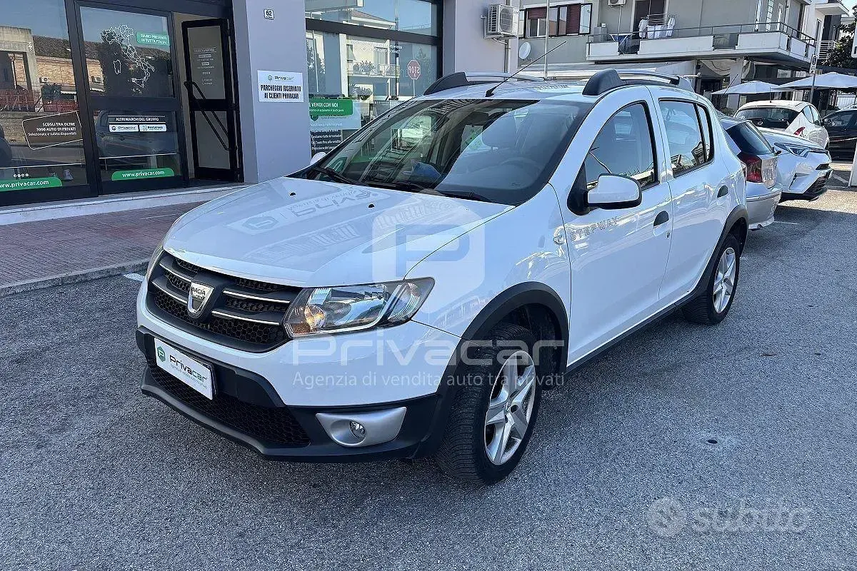 Usata Dacia Sandero Prestige 90 CV (66 kW) 2015 Bianco Utilitaria