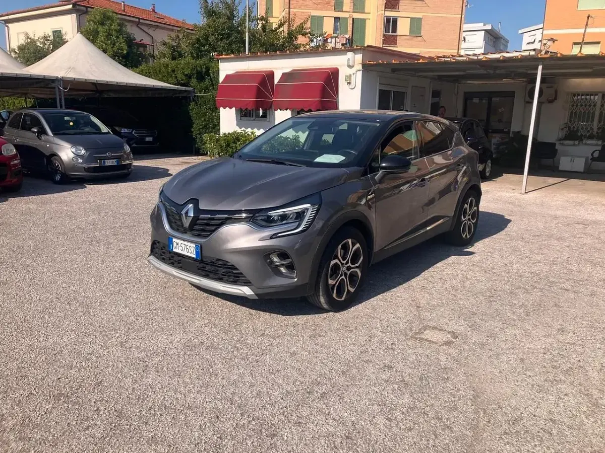 Usata Renault Captur Techno 94 CV (69 kW) 2023 Grigio SUV