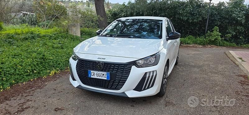 Usata Peugeot 208 101 CV (74 kW) 2024 Bianco Utilitaria