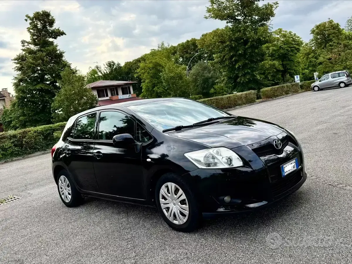 Usata Toyota Auris 90 CV (66 kW) 2010 Nero Utilitaria