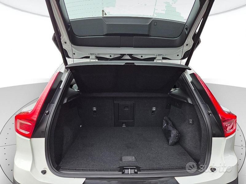 Usata Volvo XC40 Momentum 129 CV (94 kW) 2021 Bianco SUV