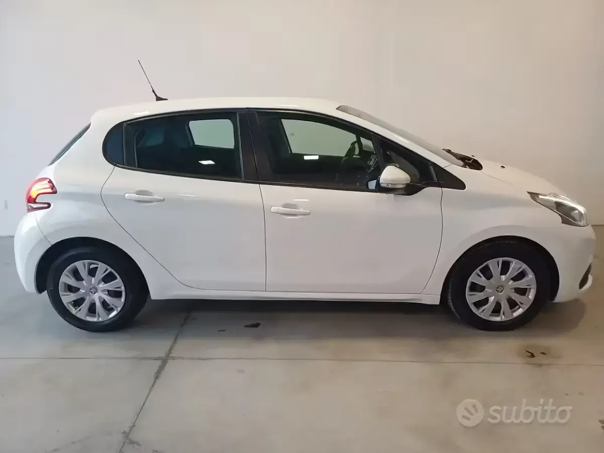 Usata Peugeot 208 Active 75 CV (55 kW) 2018 Bianco Utilitaria