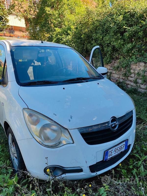 Usata Opel Agila 65 CV (47 kW) 2011 Bianco Utilitaria