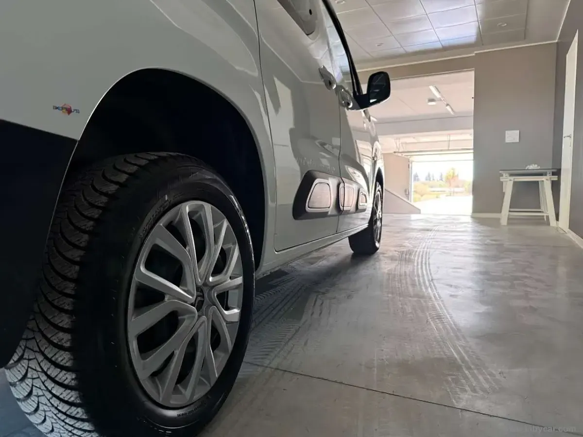 Usata Citroën Berlingo Feel 131 CV (96 kW) 2022 Bianco Monovolume
