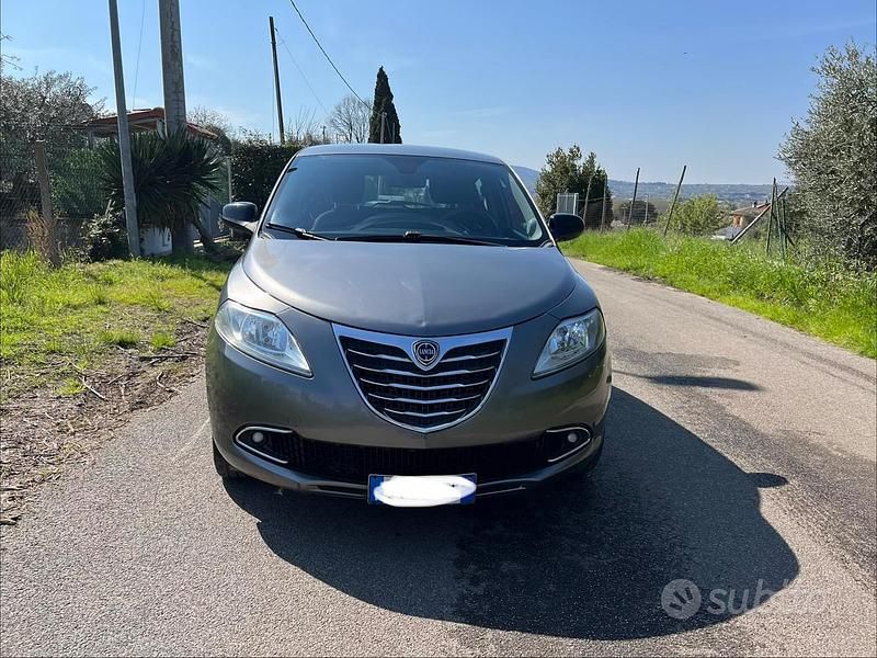 Usata Lancia Ypsilon Silver 85 CV (62 kW) 2013 Grigio Utilitaria