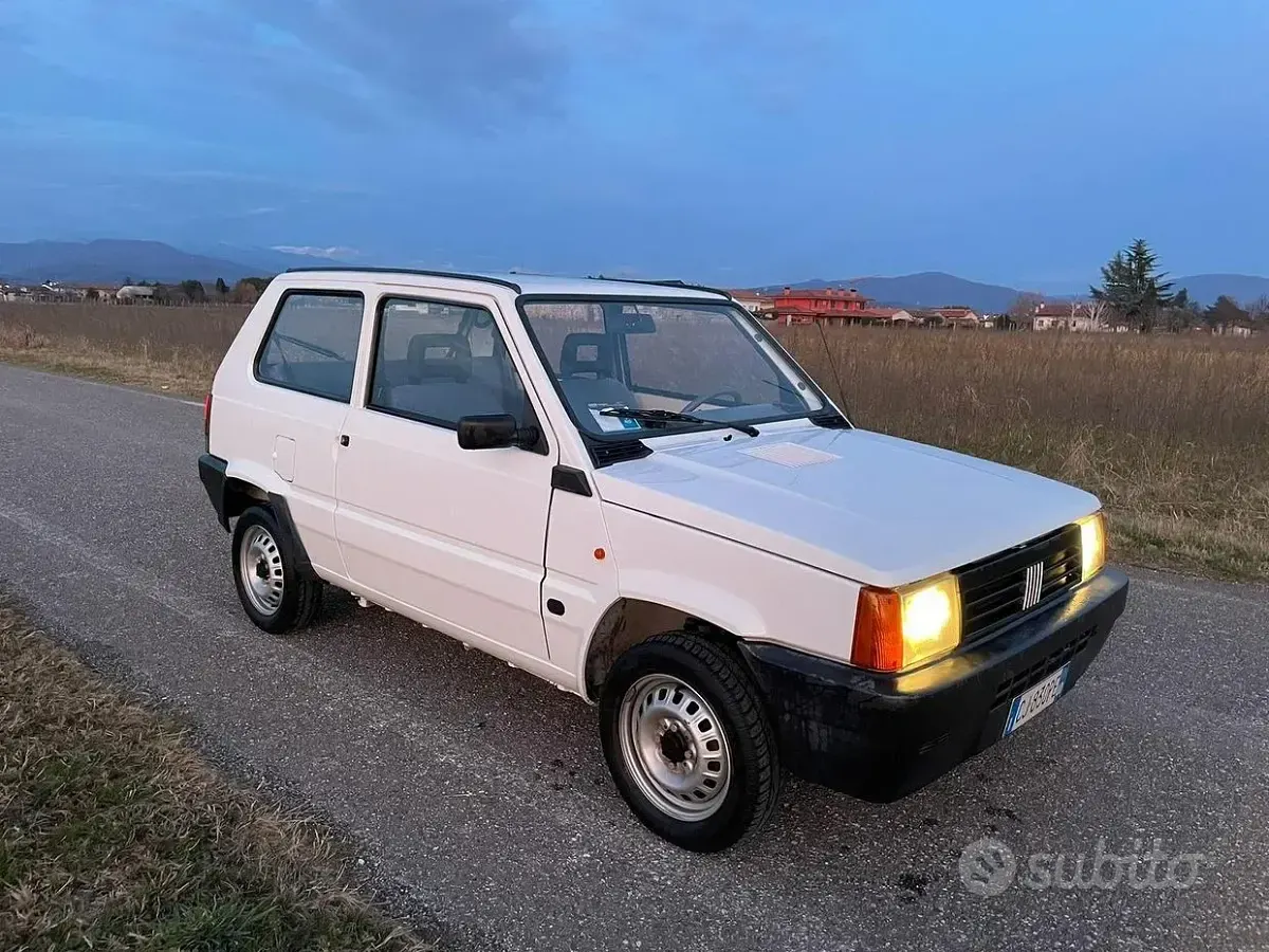 Usata Fiat Panda Young 54 CV (39 kW) 2003 Bianco Utilitaria